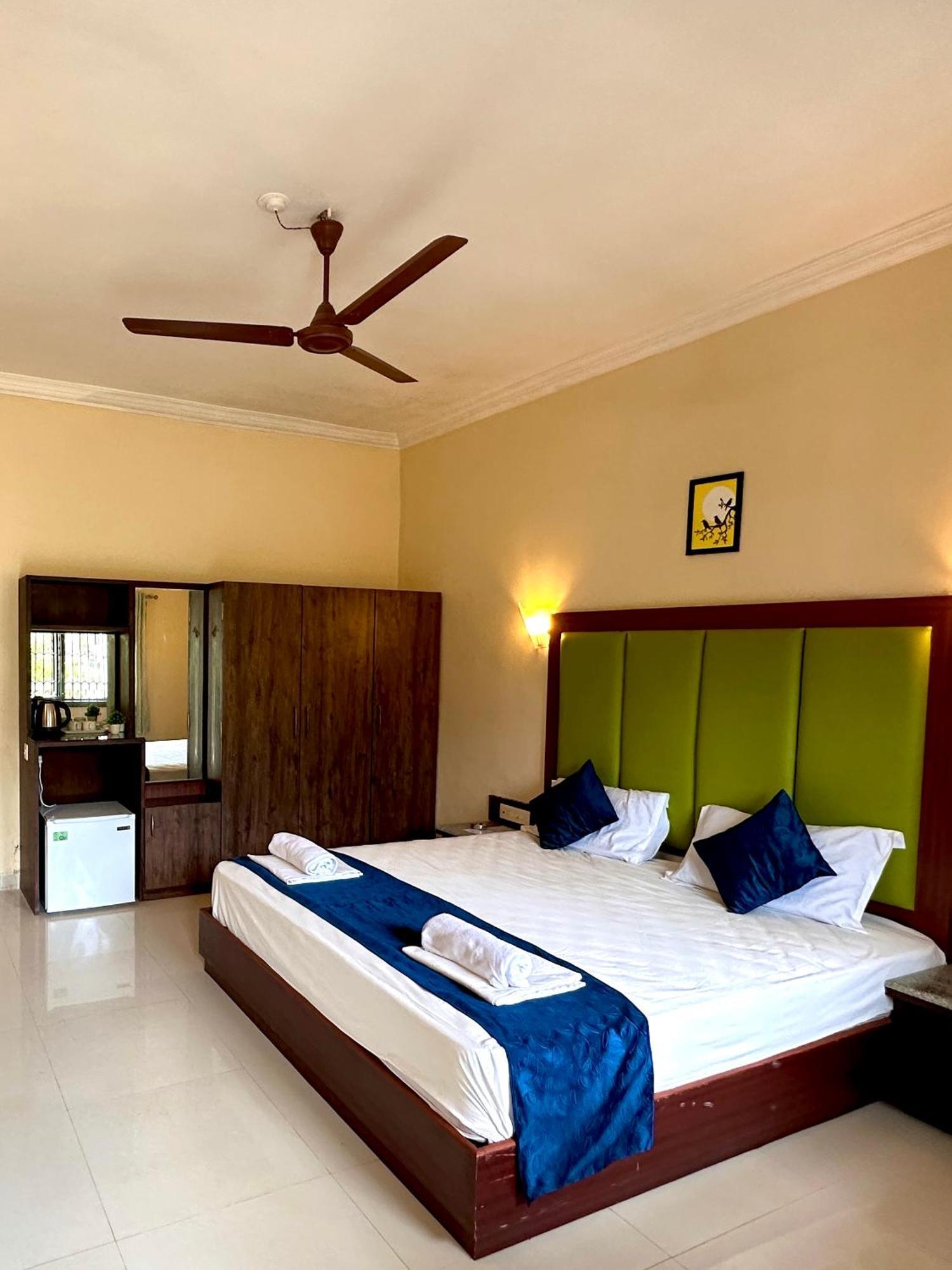 Hotel Riverside Baga Extérieur photo
