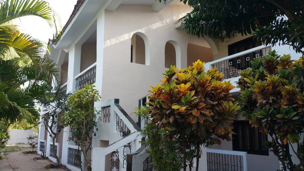 Hotel Riverside Baga Extérieur photo