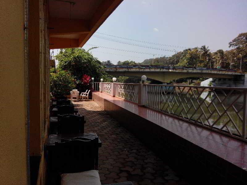Hotel Riverside Baga Extérieur photo