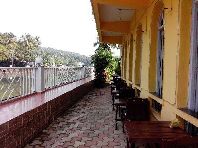 Hotel Riverside Baga Extérieur photo